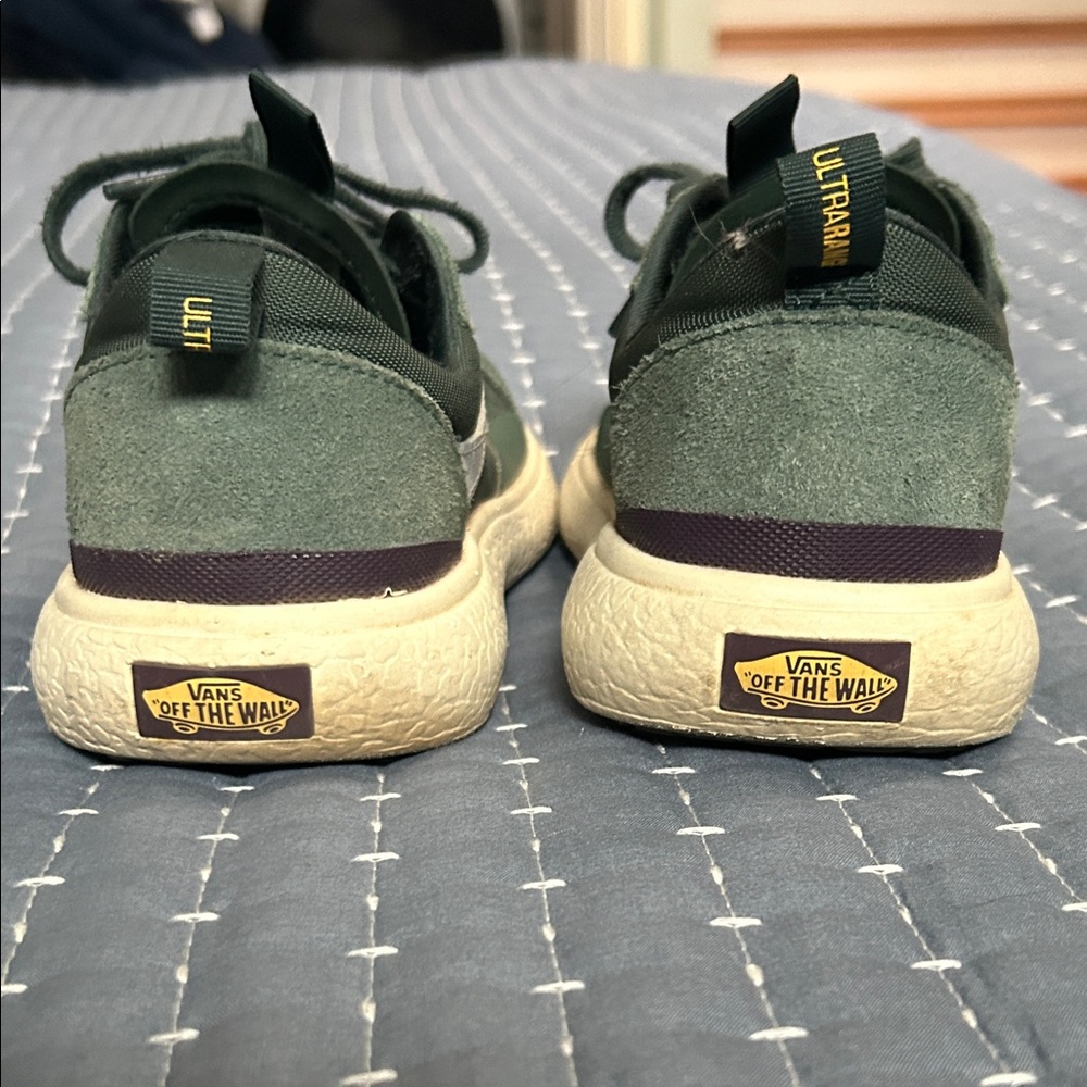 Women’s Vans Sneakers 7.5 - Picture 2 of 3